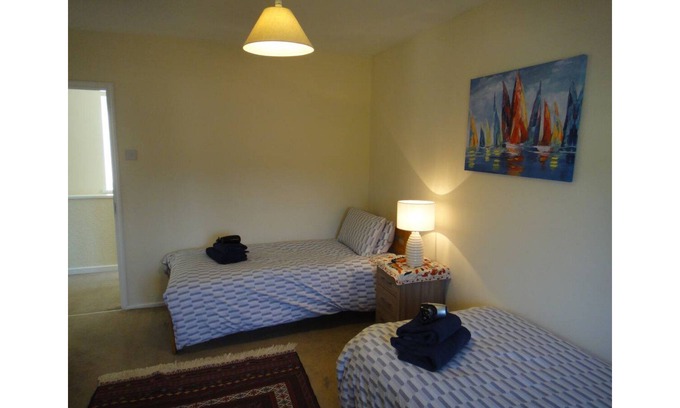 Corby House | 6 Berth-s/catering-house-2 bath-2WC-parking