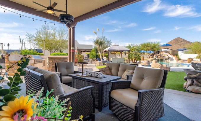 Desert View House | 6 BR,Pet friendly,Outdoor Grill and Pool,Sleeps 24