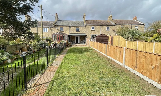Kessingland Cottage | 6 COASTAL COTTAGES, pet friendly, with a garden in Kessingland