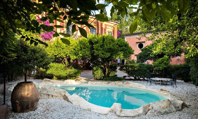 Nola Bed & Breakfast | 6 independent suites in historic villa near Naples Vesuvius Pompeii Caserta