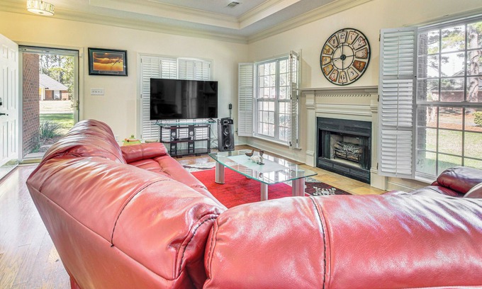 Albany House | 6 Mi to Dtwn Albany: Convenient Home w/Patio