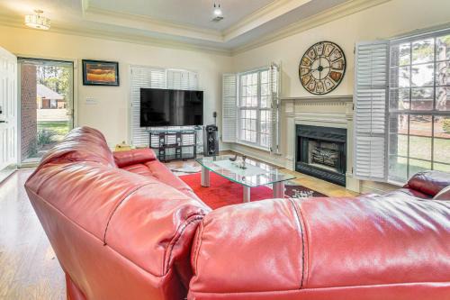 Albany House | 6 Mi to Dtwn Albany Convenient Home with Patio