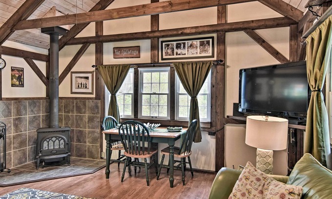 Linville Cottage | 6 Mi to Grandfather Mountain Park: Cottage w/Deck