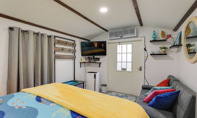 Southgate Apartment | 6 Mi to Siesta Beach: Outdoor Oasis w/Hot Tub