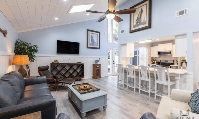North Forest Beach House | 6 Park Rd - Pet Friendly, Walk to Beach, Coligny