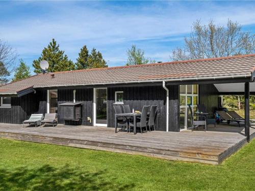 Bratten Strand House | 6 person holiday home in Jerup-By Traum