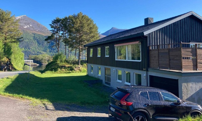 Halsa Municipality Apartment | 6 person holiday home in Halsanaustan