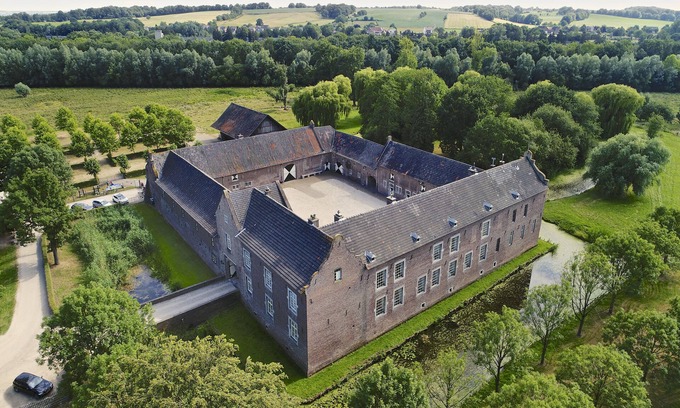 Schinnen Bed & Breakfast | 6 person Terborgh Castle Package