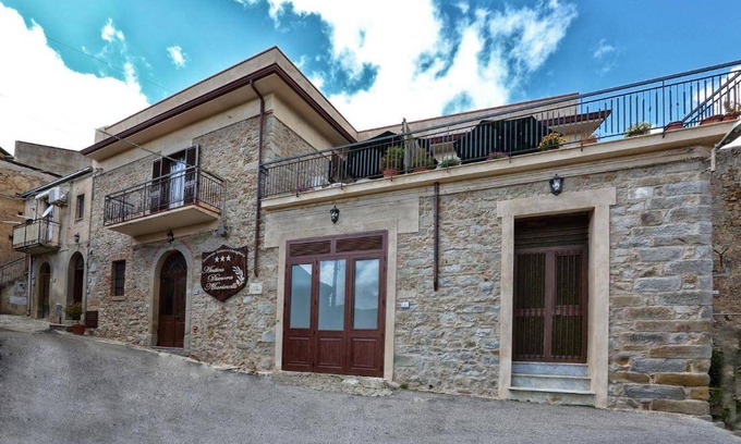 Ficarra House | 60 m² House ∙ 2 bedrooms ∙ 6 guests