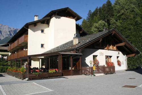 Valdisotto Apartment | 60 m² Serviced apartment ∙ 5 guests