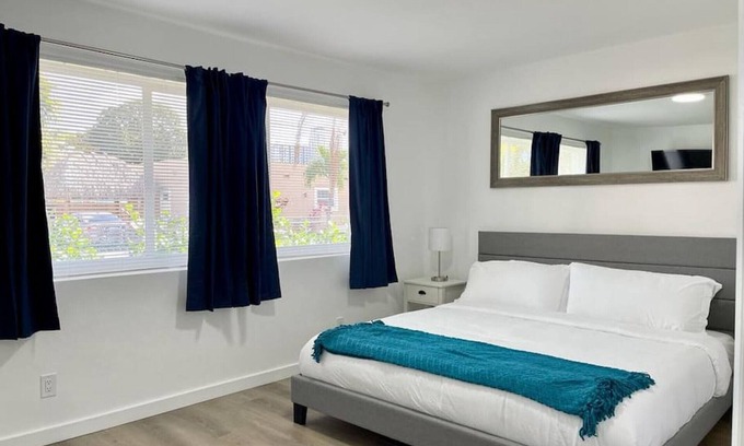 Downtown Hollywood Apartment | 600 apt 2 · Charming 2 Bed/Parking 10min from FLL & Beach