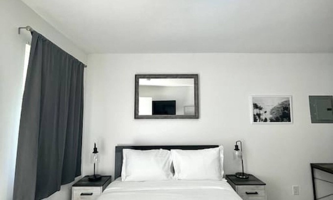 Little Ranches Apartment | 600 apt 3 · Modern Studio W/Parking 10 min to FLL & Beach