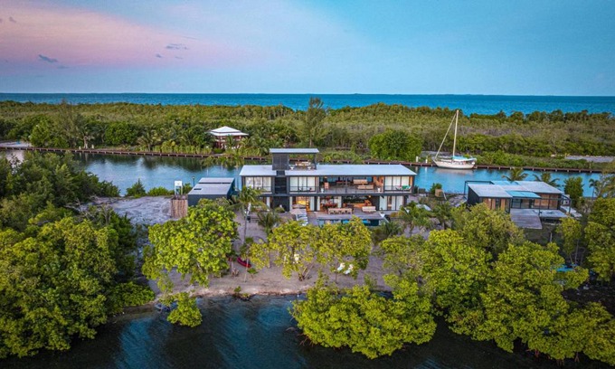 Placencia Villa | 604 m² Villa ∙ 5 bedrooms ∙ 10 guests