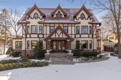 East Isles House | 613 m² House ∙ 1 bedroom ∙ 20 guests