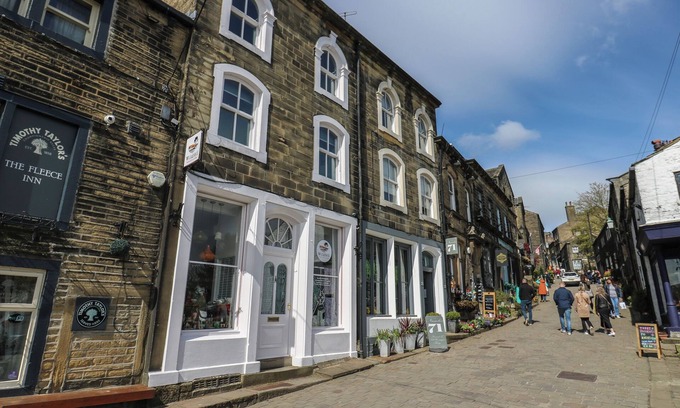 Haworth Cottage | 69 MAIN STREET, pet friendly, with a garden in Haworth
