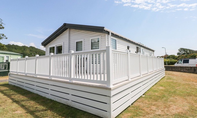 Pendine Cottage | 69 THE PADDOCKS, pet friendly, country holiday cottage in Pendine