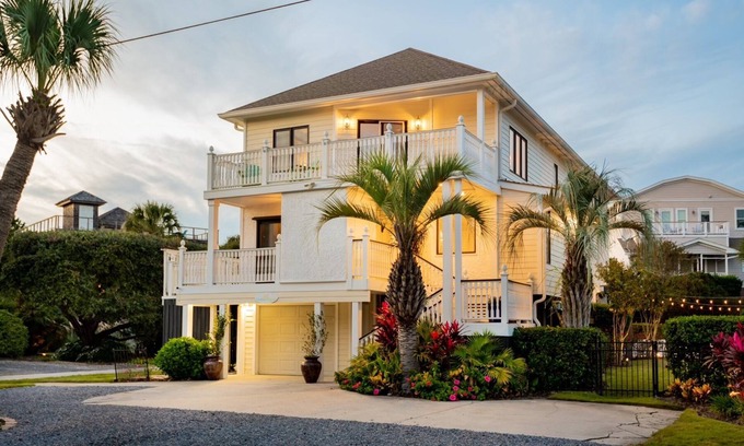 Isle of Palms House | 6BR 5B Beach House with Private Pool!