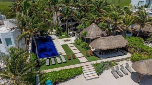 Soliman Bay Villa | 6BR Exclusive Beachfront Villa w/Pool in Tulum