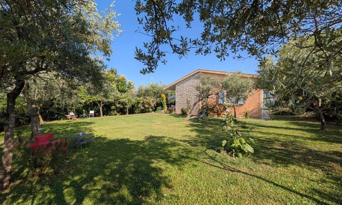 Cisano House | 6P-family-house, 950m2 garden, 25m2 terrace, near lake 150m, near village 400m