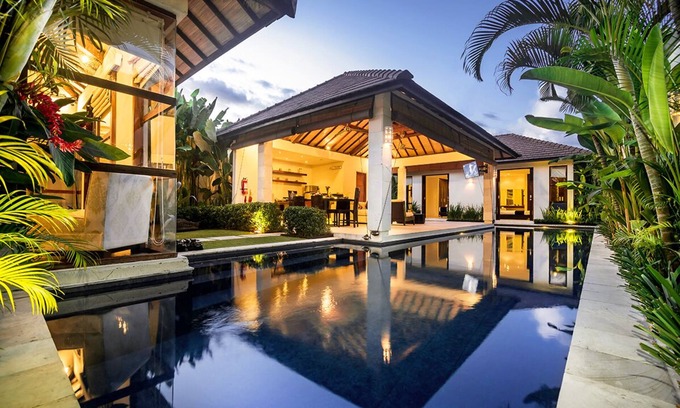 Dewi Sri Villa | 7 Bdrm Seminyak - Last Minute Deal 50% Off !