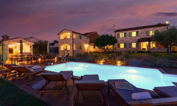 Vizinada House | 7 bedroom awesome home in Vizinada