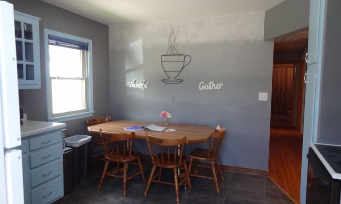 Kutzky Park House | 7 blks Mayo Gonda 8 blks St Marys 3 Bed Main Floor