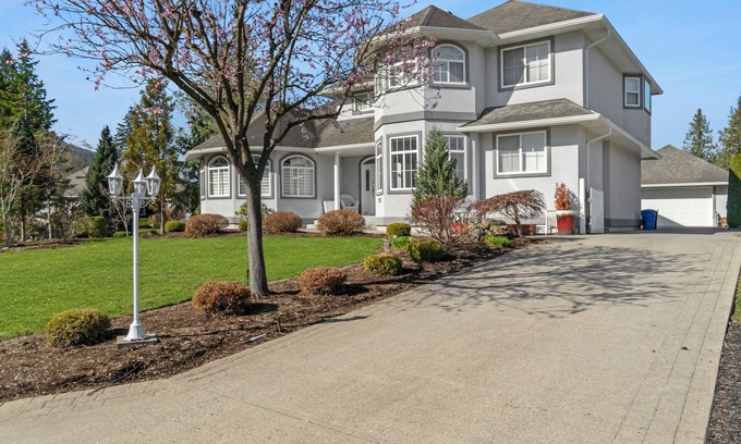 Popkum House | 7 BR House With Pool & Hot Tub Near Harrison
