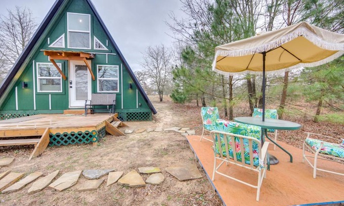 Tyler Apartment | 7 Mi to Tyler State Park A-Game Cabin