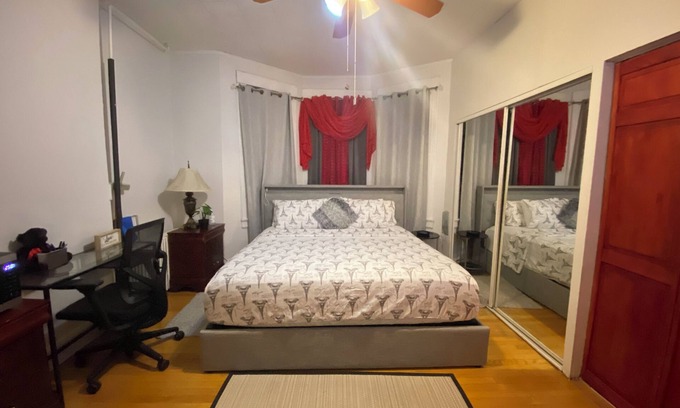 North Bergen House | 7 private room with Jacuzzi, massage Seat parking