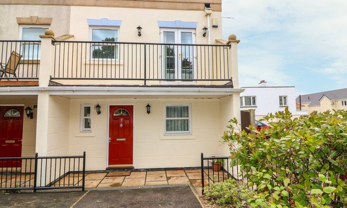 Paignton Cottage | 7 THE RETREAT, pet friendly, country holiday cottage in Paignton