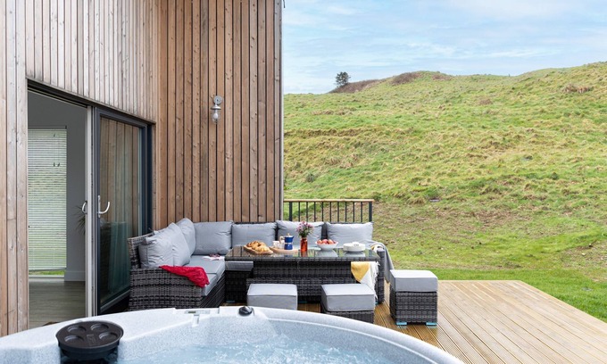 North Buckland Cottage | 7 The Vista, Willingcott Nr Woolacombe - Hot tub/Pet friendly/On-site pool/EV Charger/Ecohome