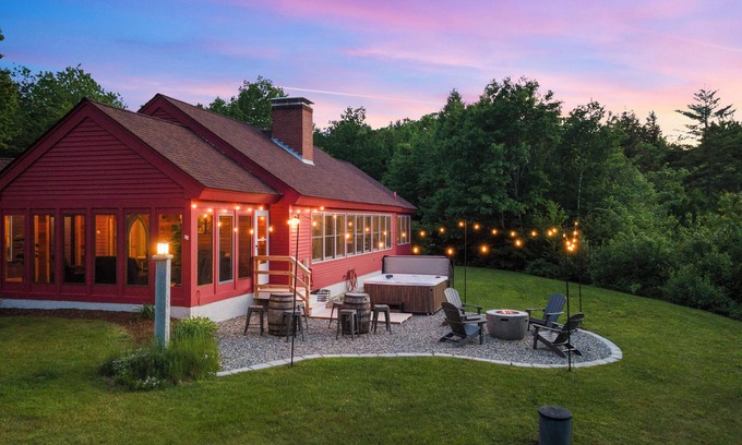 Thornton House | 70 acre White Mountain estate - trails, views, privacy