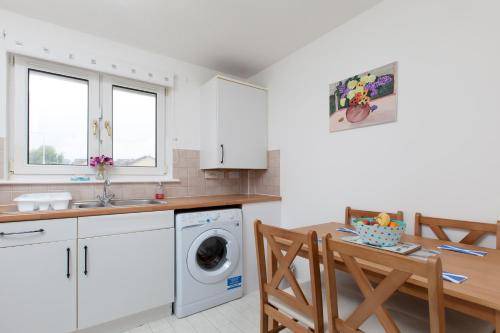 Pitreavie Apartment | 70 m² Apartment ∙ 2 bedrooms ∙ 4 guests