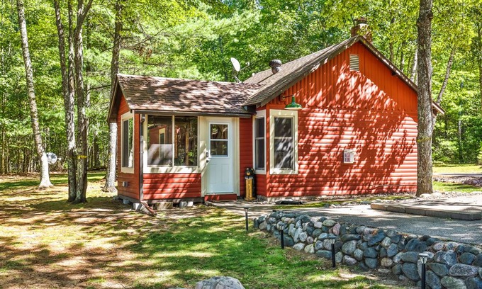 Eagle River Cabin | 70 m² Cabin ∙ 2 bedrooms ∙ 4 guests