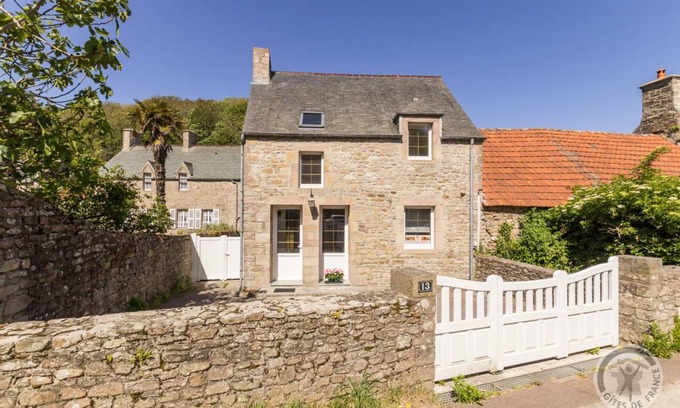 Omonville-la-Rogue House | 70 m² Gîte ∙ 2 bedrooms ∙ 4 guests