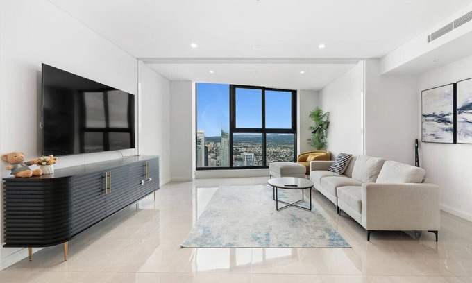 Surfers Paradise Apartment | 70 Stories Ocean View Apartment