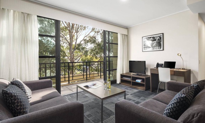 Narre Warren Apartment | 75 mΒ² Serviced apartment β 6 guests
