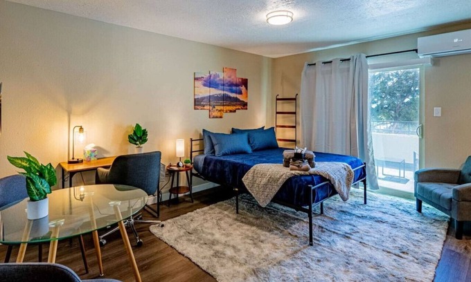 Northeast Heights Apartment | 760 On The Blvd Studio 42 Overlooking Nobhill