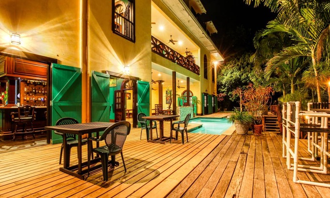 Bullet Tree Falls House | 79 m² House ∙ 2 bedrooms ∙ 6 guests