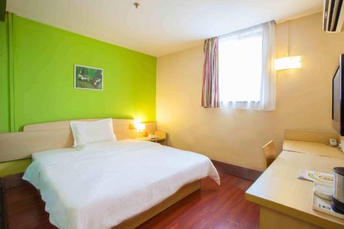 Xiang Cheng District Hotel | 7Days Inn Suzhou Lumu Subway Station Wedding Dress City