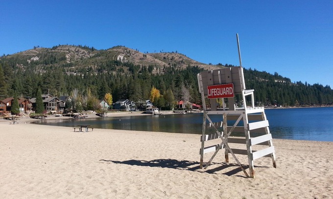 Donner Lake Woods Ski Chalet | 8,000 for 31 Continuous Nights Lease Only. Utilities Included. Pets Ok Hot Tub!