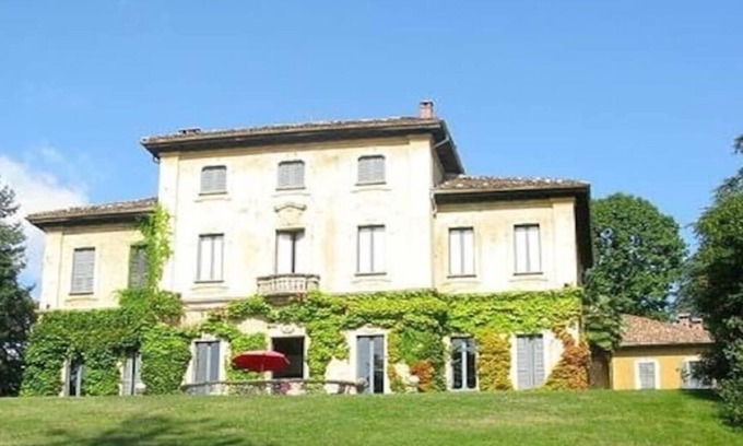 Morosolo Villa | 8 Bedroom Villa in Varese