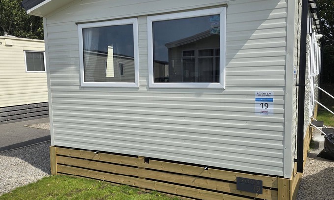 Morecambe House | 8 Berth Caravan free WiFi, Airfryer, Xbox 1