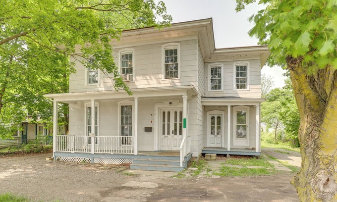 Bath Apartment | 8 Mi to Keuka Lake: Walkable Apartment in Bath