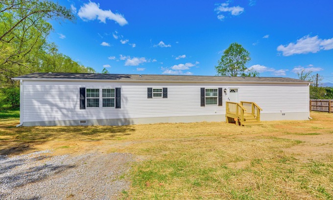 Bedford House | 8 Mi to Main Street: Home w/Yard in Bedford!