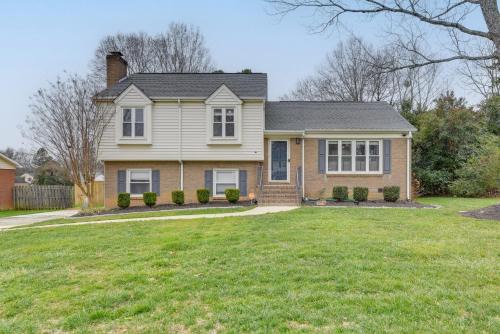 Charlotte House | 8 Mi to Uptown Home with Hot Tub in Charlotte!