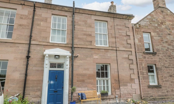 Norham Cottage | 8 PEDWELL WAY, pet friendly, country holiday cottage in Norham