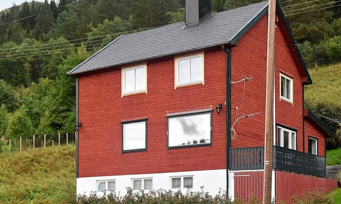 Andalsnes House | 8 person holiday home in Åfarnes