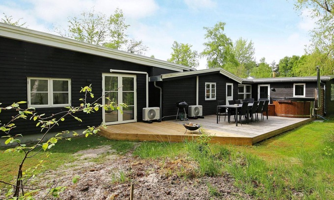 Hoensinge House | 8 person holiday home in Vig-By Traum