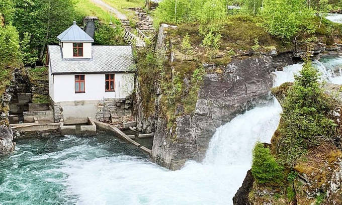 Norddal House | 8 person holiday home in Valldal